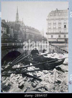 ALLUVIONE DI PARIGI - LA DEBACLE 3 gennaio 1910 AU PONT SAINT-MICHEL Inondations de Paris - débâcle du 3 janvier 1910 au Pont Saint-Michel. Photographie de Henri Emile Cimarosa Godefroy (1837-1913). Parigi, musée Carnavalet. Foto Stock