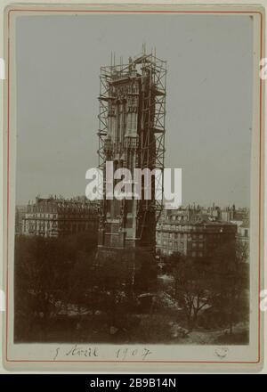 TOUR SANTIAGO MACELLO CIRCONDATO ponteggio, 5 APRILE 1907, 4 ° DISTRETTO, PARIGI Tour Saint-Jacques-la Boucherie entourée d'échafaudages, le 5 avril 1907, Parigi (IVème arr.). 1906. Anonima fotographie. Foto Stock