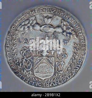 Medaglia in occasione dei venticinque anni di matrimonio di Laurens Pit e Elisabeth Vogels in 1658, colato tondo medaglia d'argento, ex: all'interno, sulla parte superiore due mani incollate fuori di nuvole e toccando ogni altro sotto un cuore con le frecce e nella parte inferiore uno stemma con immagine di bene, circondato con fronzoli e con un casco al di sopra della quale un animale alato con oggetto (martello?) nelle gambe, un nome tra, kz: circolare e decorata corona, entro la quale uccello a piedi con ali spiegate e filiale a becco, con tre lettere, Laurens Pit, Elisabeth Vogels, anonimo, 1658, argento (metallo), fondazione, d 6 cm × W 7 Foto Stock