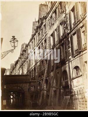 Courthouse Street Harlay, dal Quai des Orfèvres, 1 ° distretto. Rovine del comune. Palazzo di Giustizia  via Harlay. Costa occidentale. La Commune de Paris. "Ruines de la Commune: Palais de Justice, rue de Harlay, Py du quai des Orfèvres, Paris (Ier arr.)". Photographie de Pierre Emonts (1831-1912). Albuminé di papier. 1871. Parigi, musée Carnavalet. Foto Stock