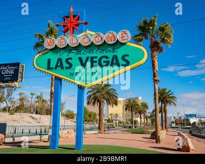 Las Vegas, 17 MARZO 2020 - la versione speciale del cartello Welcome to Fabulous Las Vegas per il giorno di San Patrizio Foto Stock