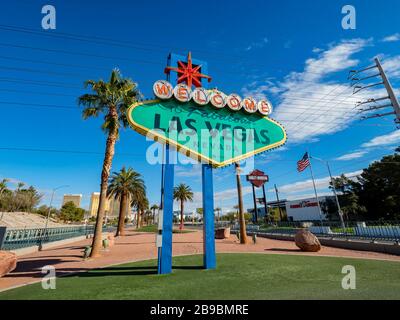 Las Vegas, 17 MARZO 2020 - la versione speciale del cartello Welcome to Fabulous Las Vegas per il giorno di San Patrizio Foto Stock