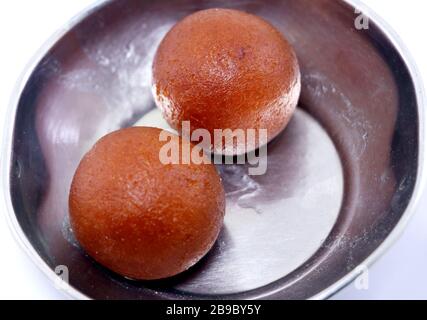 Dolce Gulab Jamun - popolare dessert indiano o Donuts per festival e matrimoni Foto Stock