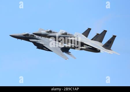 I combattenti aerei F-15E e F-15C dell'aviazione militare degli Stati Uniti. Foto Stock