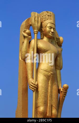 Statua in Piazza dell'Indipendenza nel Porto di Sihanoukville, provincia di Sihanouk, Cambogia, Asia Foto Stock