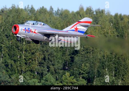 Caccia al jet MIG-15UTI in volo, Zhukovsky, Russia. Foto Stock