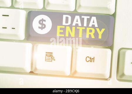 Testo della scrittura di immissione dei dati. Foto concettuale processo di inserimento dati o informazioni nel computer Foto Stock