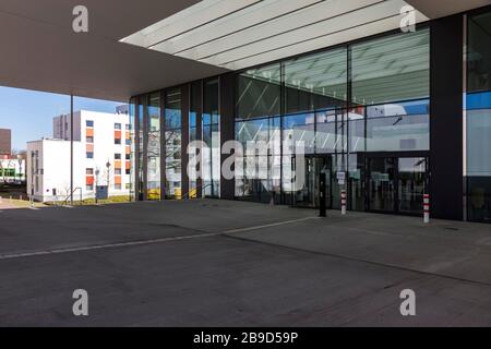 Campus insolitamente vuoto della Heinrich-Heine University di Dusseldorf a causa delle misure contro il coronavirus Foto Stock