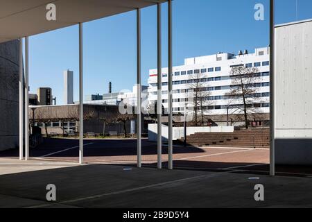 Campus insolitamente vuoto della Heinrich-Heine University di Dusseldorf a causa delle misure contro il coronavirus Foto Stock