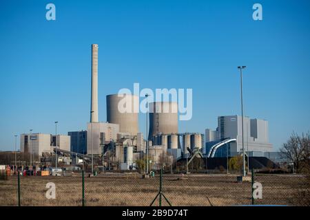 La centrale elettrica di Westfalen è una centrale a carbone di grandi dimensioni gestita da RWE Power AG (fino a 2000 VEW) nel distretto di Hamm-Uentrop (distretto di Schmehausen) della città di Hamm, all'estremità orientale del canale di Datteln-Hamm. Attualmente è costituito dal blocco e di nuova costruzione con 800 MW, che è alimentato con carbone duro, caratteristica, generale, motivo marginale, Kraftwerk Westfalen il 23 marzo 2020 a Hamm / Germania. | utilizzo in tutto il mondo Foto Stock