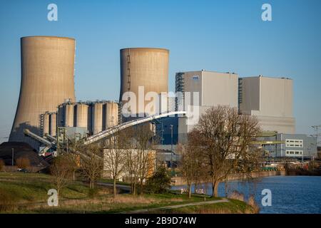 La centrale elettrica di Westfalen è una centrale a carbone di grandi dimensioni gestita da RWE Power AG (fino a 2000 VEW) nel distretto di Hamm-Uentrop (distretto di Schmehausen) della città di Hamm, all'estremità orientale del canale di Datteln-Hamm. Attualmente è costituito dal blocco e di nuova costruzione con 800 MW, che è alimentato con carbone duro, caratteristica, generale, motivo marginale, Kraftwerk Westfalen il 23 marzo 2020 a Hamm / Germania. | utilizzo in tutto il mondo Foto Stock