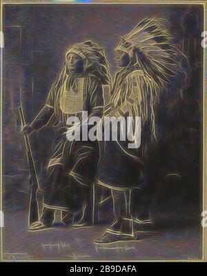 Capo va alla guerra e Capo Corno cavo Orso, Sioux, Adolph F. Muhr (americano, morto 1913), Frank A. Rinehart (americano, 1861 - 1928), 1898, Platinum stampa, 23,4 x 18,3 cm (9 1,4 x 7 3,16 in, Reimagined by Gibon, disegno di calore allegro di luminosità e raggi di luce radiance. Arte classica reinventata con un tocco moderno. La fotografia ispirata al futurismo, che abbraccia l'energia dinamica della tecnologia moderna, del movimento, della velocità e rivoluziona la cultura. Foto Stock