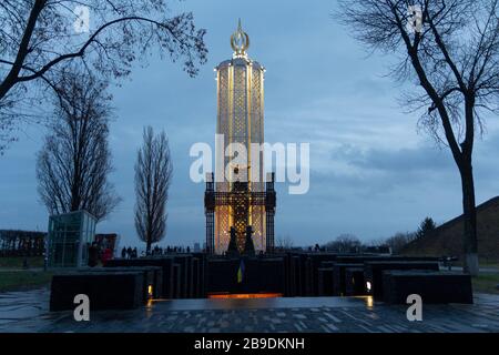 Kiev, Ucraina - 16 dicembre 2017: Il Museo Nazionale 'Morial alle vittime di Holodomor', il Museo Nazionale di Ucraina alla luce della sera, de Foto Stock