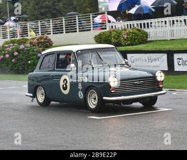 Michael Caine, Rob Myers, Austin A40, St Mary's Trophy, Production Saloons, Goodwood Revival 2017, settembre 2017, automobili, auto, circuito racing, Foto Stock