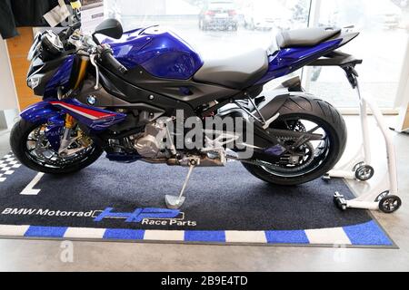Bordeaux , Aquitaine / Francia - 02 11 2020 : BMW S1000 R blu moto moto moto moto sportiva moto Foto Stock