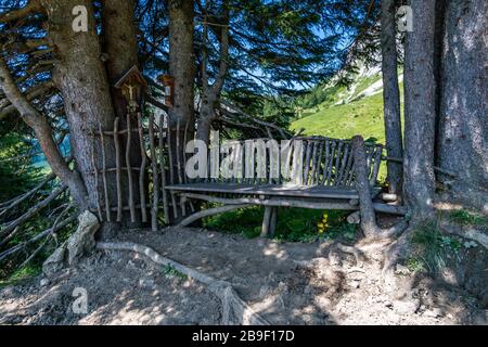 Tour in montagna sul Rote Flüh e sul Friedberg via ferrata fino allo Scharschrofen sulle montagne di Tannheim Foto Stock