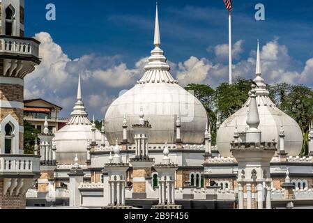 Moschea Masjid Jamek. Situato nel cuore di Kuala Lumpur, alla confluenza del fiume Klang e Gombak. Kuala Lumpur, Malesia. Foto Stock