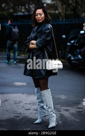 PARIGI, Francia - 1 marzo 2019: Aimee Song sulla strada a Parigi. Foto Stock