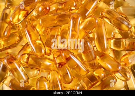 Capsule di gelatina giallo molle omega-3 (vista dall'alto) Foto Stock