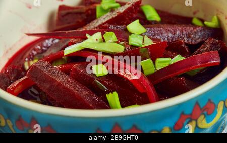 Meera Sodha's , curry di barbabietole, cucina dello Sri Lanka, piatti tradizionali assortiti, vista dall'alto. Foto Stock