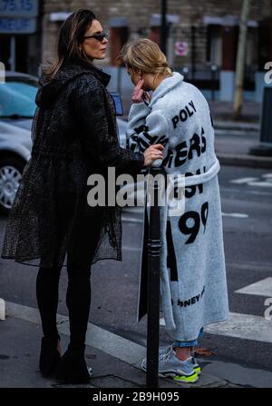 PARIGI, Francia - 1 marzo 2019: Ines Mannei sulla strada a Parigi. Foto Stock