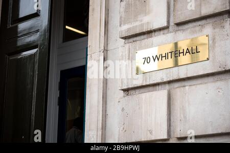 The Cabinet Office, Whitehall, Westminster, Londra. Il dipartimento governativo del Regno Unito responsabile del sostegno al primo ministro e agli alti ministri. Foto Stock