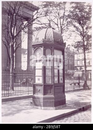 ALBUM MOBILI Charles Marville (1813-1879). "Album mobilier urbain : Place de la Bourse, Bureau de surveillance kiosque vigie de voiture de Place, IIème circondario", vers 1860. Parigi, musée Carnavalet. Foto Stock