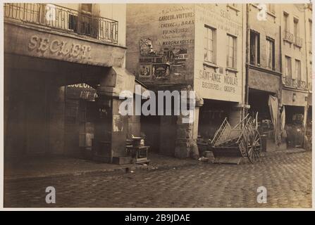 Frammento dei pilastri di Les Halles. Colonne antiche di Les Halles, rue cooperage, 1 ° arrondissement, Paris Fragment des anciens Piliers des Halles, rue de la Tonnellerie. Parigi (Ier arr.). Photographie de Charles Marville (1813-1879). Tirage sur papier albuminé à partir d'un négatif sur verre au collodion humide. 1865-1868. Parigi, musée Carnavalet. Foto Stock