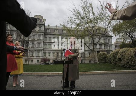 Washington, Stati Uniti. 24 Marzo 2020. Il Direttore del Consiglio economico nazionale degli Stati Uniti Larry Kudlow parla ai membri dei media alla Casa Bianca il 24 marzo 2020. Foto di Oliver Contreras/UPI Credit: UPI/Alamy Live News Foto Stock