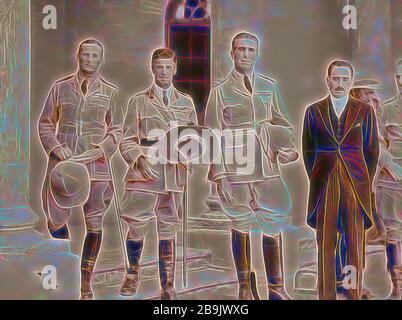 10/6/32 al palace ecc, a Baghdad. Due britannici R.A.F. e un'australiana (?) ufficiale. Un uomo in code. 1932, l'Iraq, a Baghdad Foto Stock