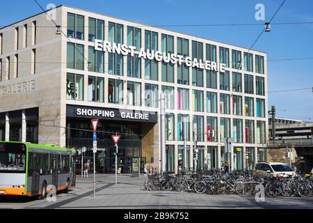 HANNOVER, GERMANIA - 17 marzo 2020: Ernst August Galerie centro commerciale o centro commerciale Foto Stock