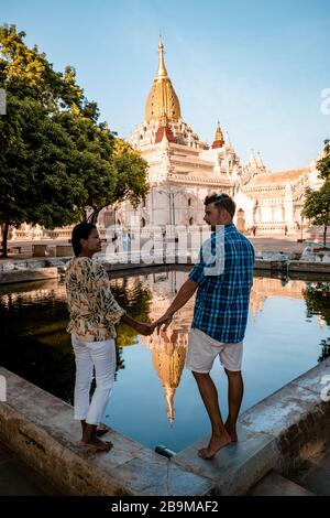 Bagan Myanmar, tempio di osservazione delle coppie, tempio di Ananda Bagan, antico tempio di Ananda Pagan Myanmar Foto Stock