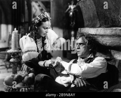 KATHERINE DeMILLE e BORIS KARLOFF nella SALA NERA 1935 regista ROY WILLIAM NEILL Columbia Pictures Foto Stock