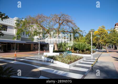 Miami Beach, Stati Uniti - 2020/03/23: Virtualmente vuota Lincoln Road durante la quarantena a causa del freno di Coronavirus Foto Stock