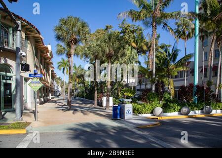 Miami Beach, Stati Uniti - 2020/03/23: Virtualmente vuota Lincoln Road durante la quarantena a causa del freno di Coronavirus Foto Stock