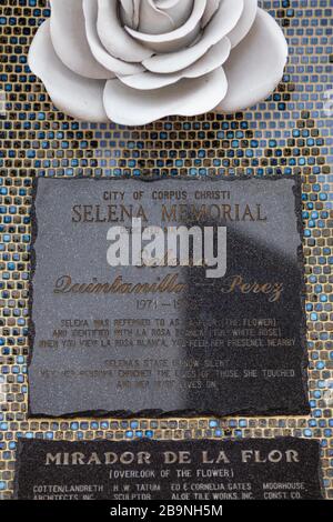 Corpus Christi, Texas, USA - 17 novembre 2019: Lapide in memoria di Selena Quintanilla, sul fronte spiaggia Foto Stock