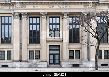 Facciata di un tradizionale edificio a riva con colonne corinzie Foto Stock
