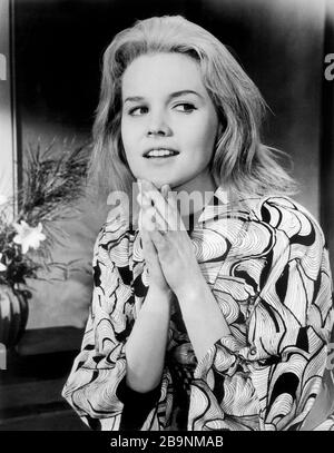 Carroll Baker, on-set of the Film, 'Bridge to the Sun', MGM, 1961 Foto Stock