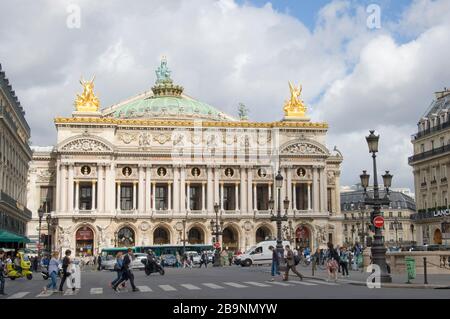 Il Palais Garnier, il Palazzo Garnier o l'Opéra Garnier a Parigi, Francia. Foto Stock