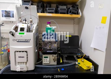 Cambridge ma USA - circa Marzo 2020 - Advion plate express per TLC-MS in laboratorio Foto Stock