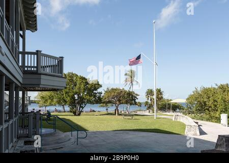 La vista dal Centro visitatori Dante Fascelle al Convoy Point nel Parco Nazionale di Biscayne a Homestead, Florida, USA Foto Stock