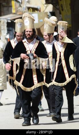 Festival Purim nel quartiere di Mea Shearim a Gerusalemme. Foto Stock