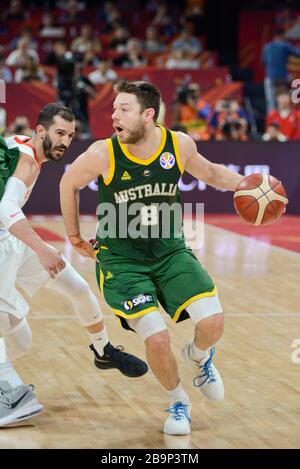 Mathew Dellavedova (Australia) vs. Spagna. Pallacanestro FIBA World Cup Cina 2019, Semifinali Foto Stock