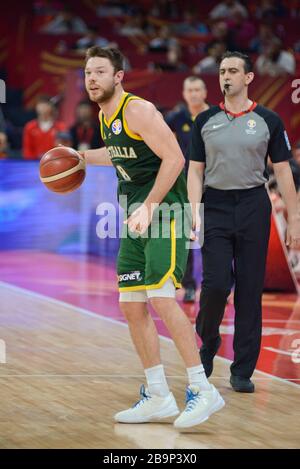 Mathew Dellavedova (Australia) vs. Spagna. Pallacanestro FIBA World Cup Cina 2019, Semifinali Foto Stock