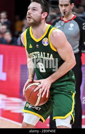 Mathew Dellavedova (Australia) vs. Spagna. Pallacanestro FIBA World Cup Cina 2019, Semifinali Foto Stock