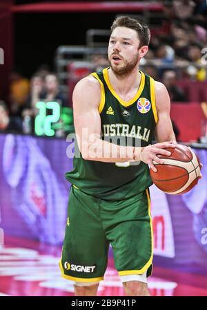 Mathew Dellavedova (Australia) vs. Spagna. Pallacanestro FIBA World Cup Cina 2019, Semifinali Foto Stock