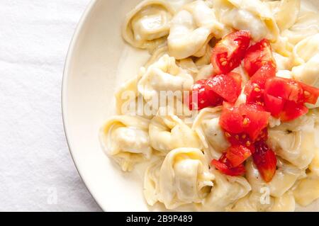 Tortellini alfredo Foto Stock