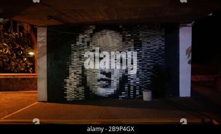 Murale di strada messicana di notte sul Malecon a Puerto Vallarta Messico Foto Stock