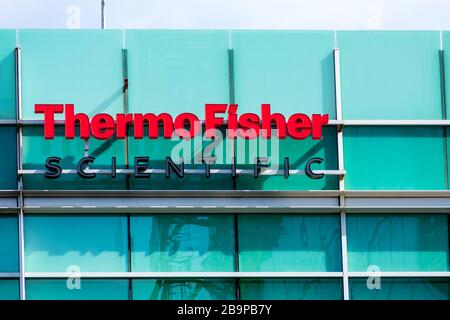 Firma della sede aziendale di Thermo Fisher Scientific nella Silicon Valley, hub high-tech della San Francisco Bay Area - South San Francisco, California, USA - 20 Foto Stock