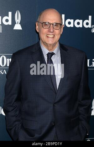 1 aprile 2017, Beverly Hills, CA, USA: LOS ANGELES - Apr 1: Jeffrey Tambor al 28° GLAAD Media Awards al Beverly Hilton Hotel il 1 aprile 2017 a Beverly Hills, CA (Credit Image: © Kay Blake/ZUMA Wire) Foto Stock